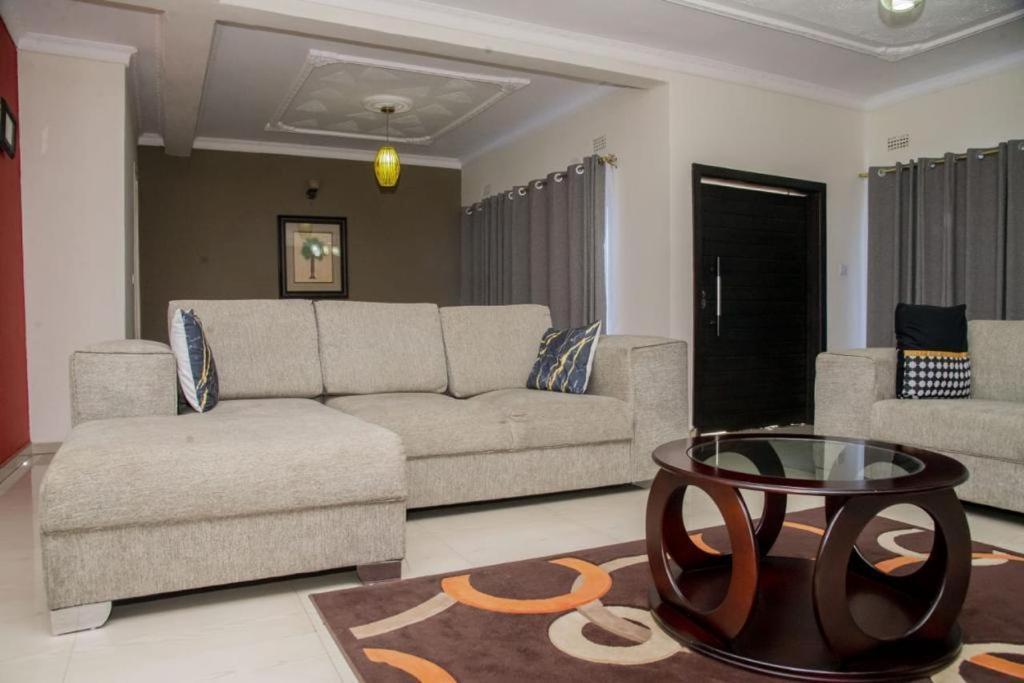 Royal Suites Apartments Lusaka Eksteriør bilde