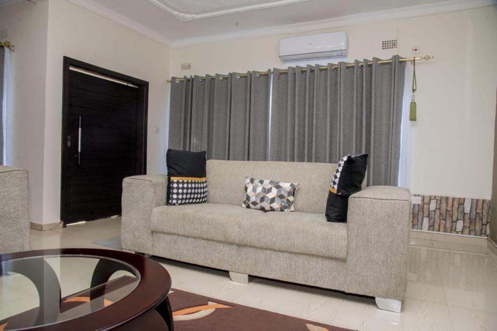 Royal Suites Apartments Lusaka Eksteriør bilde